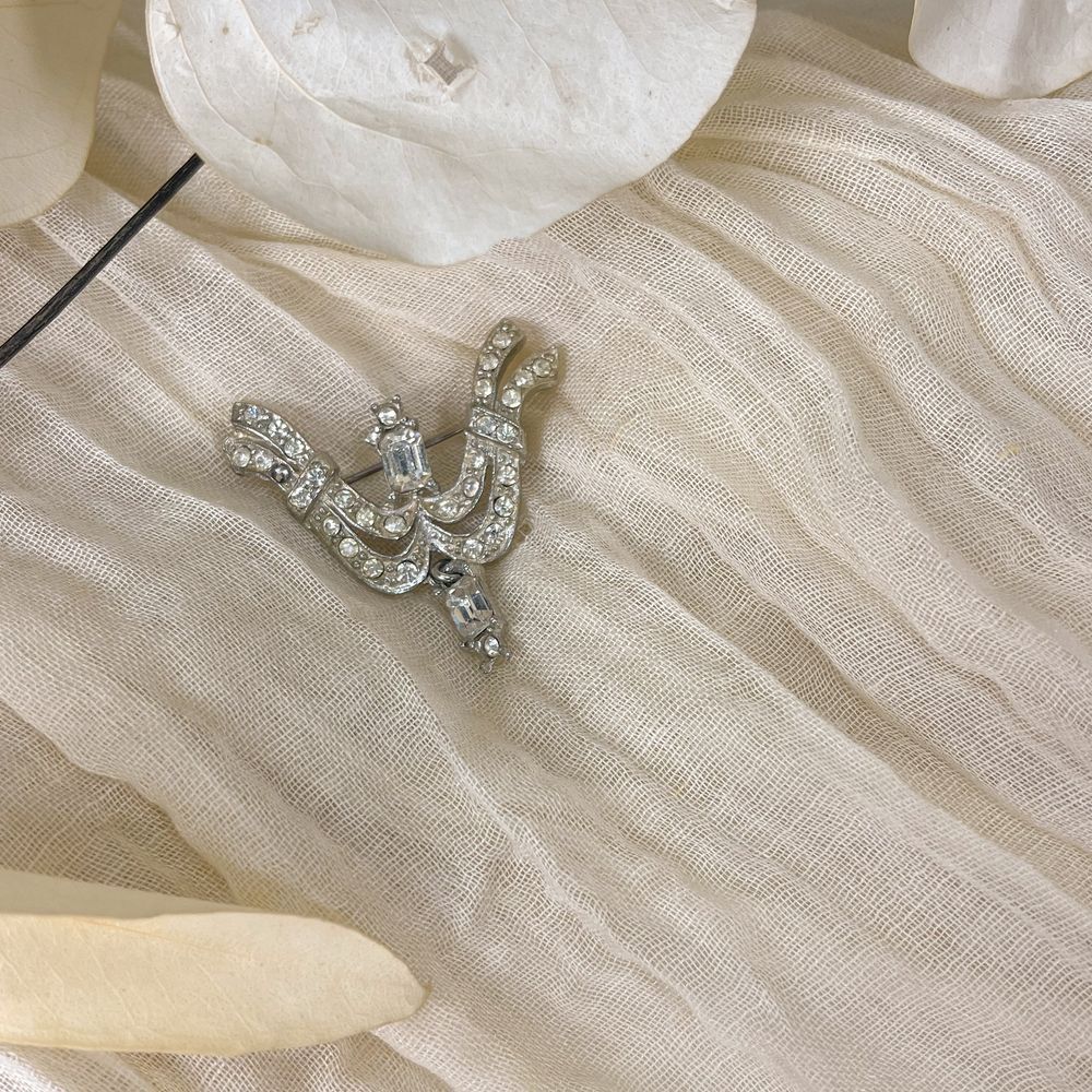 Elegant‎ Vintage Silvertone and Clear Stone Brooch